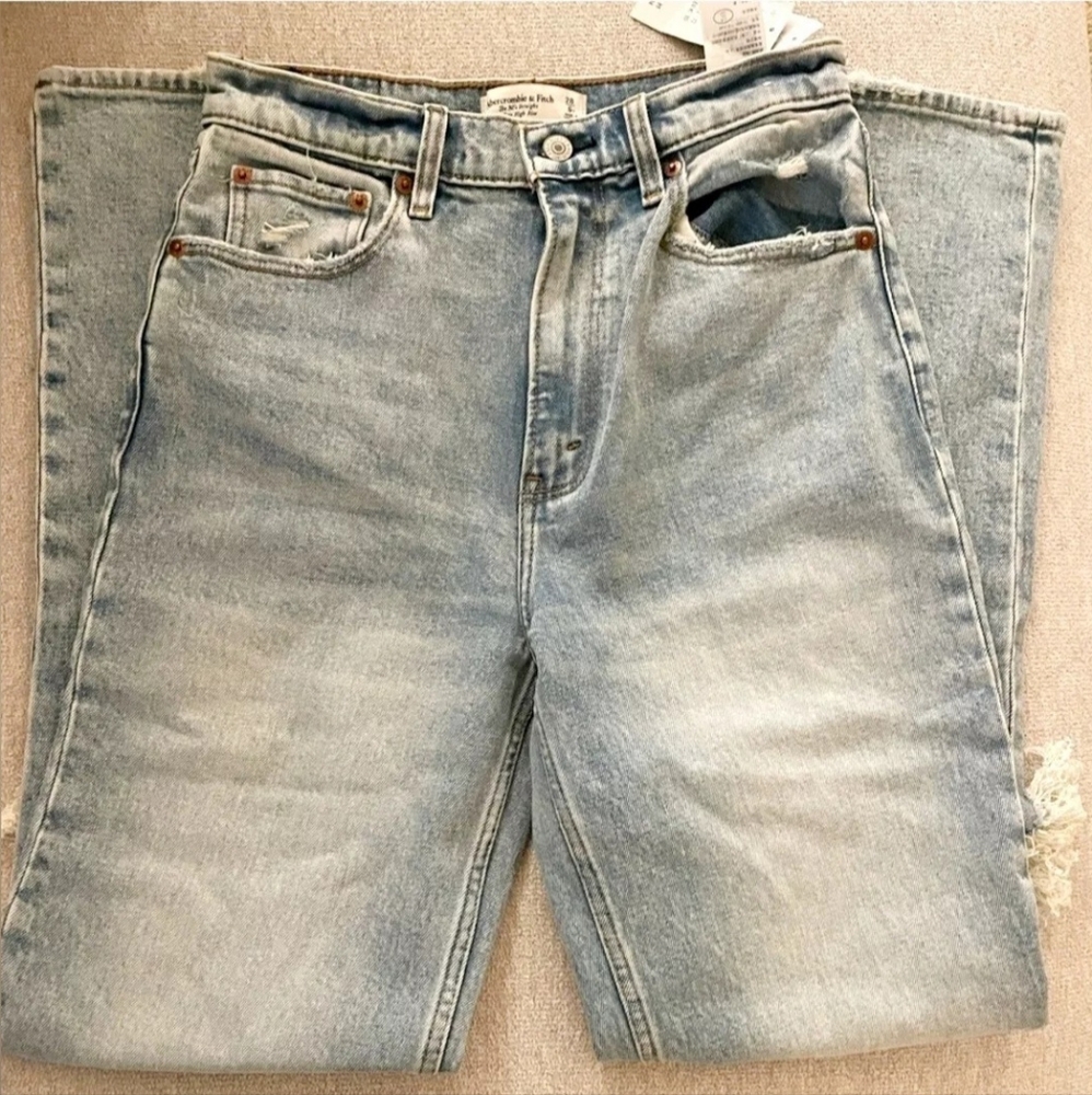 NEW Abercrombie & Fitch “The 90s Straight Ultra High Rise” distress jean 28/6R